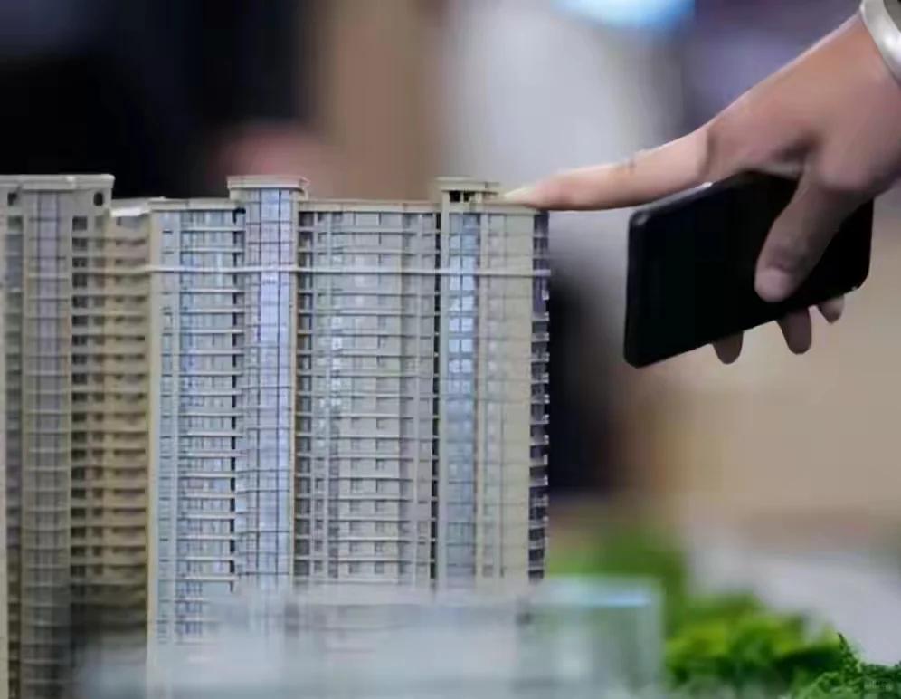 今天听做房地产朋友说，2025年房价必涨！