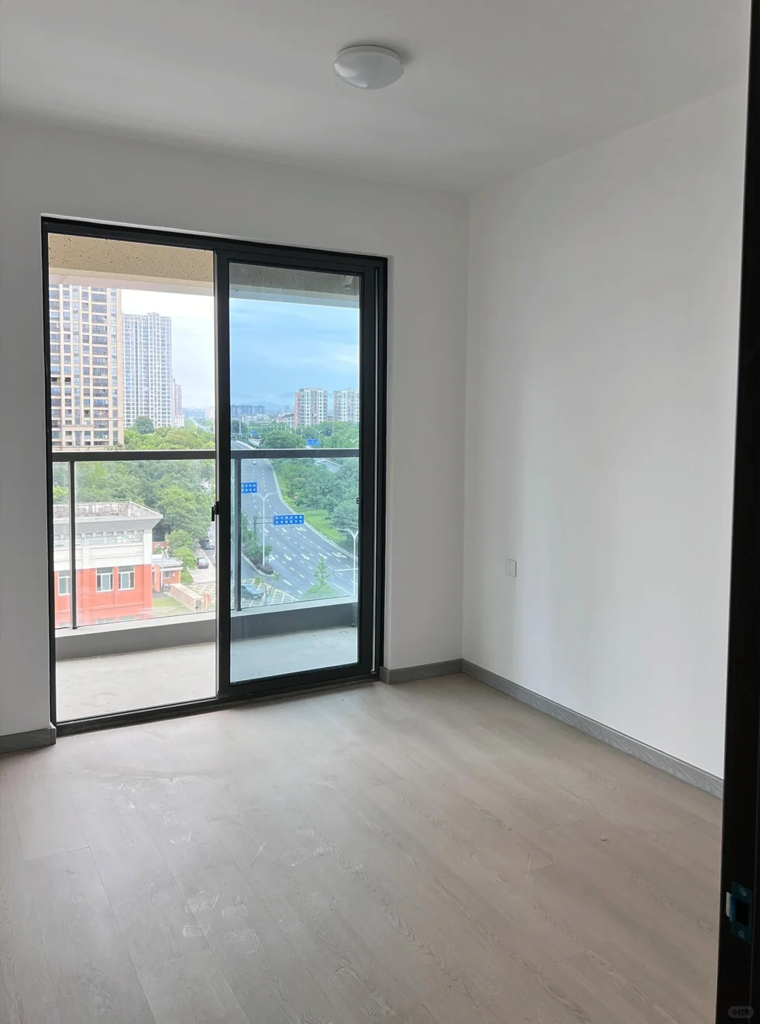 一口价45万精装全新未入住，读沛鸿，证件齐全