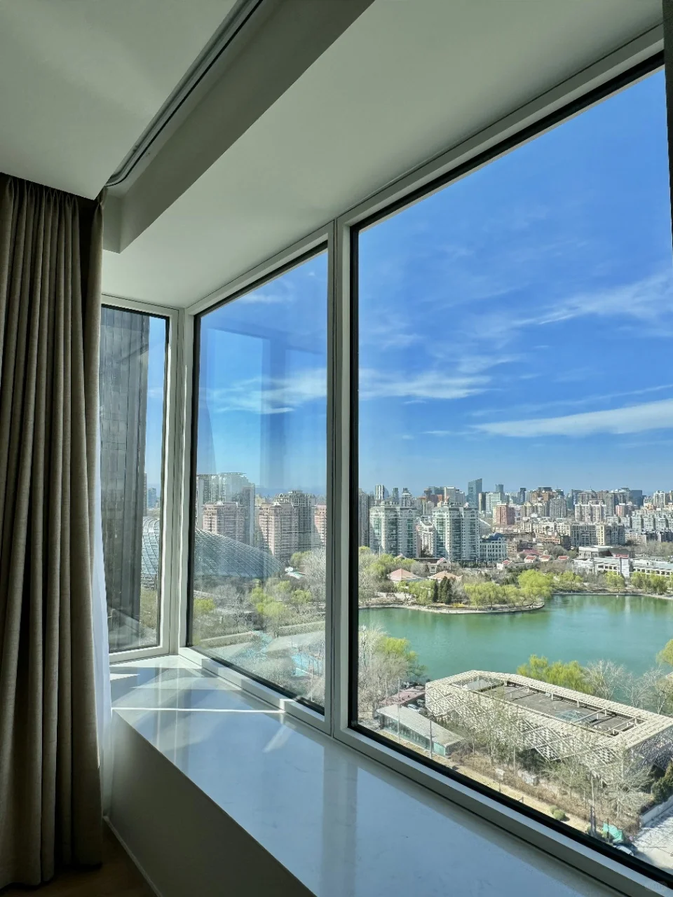 三月份刚装修完，一天还没住就得卖了