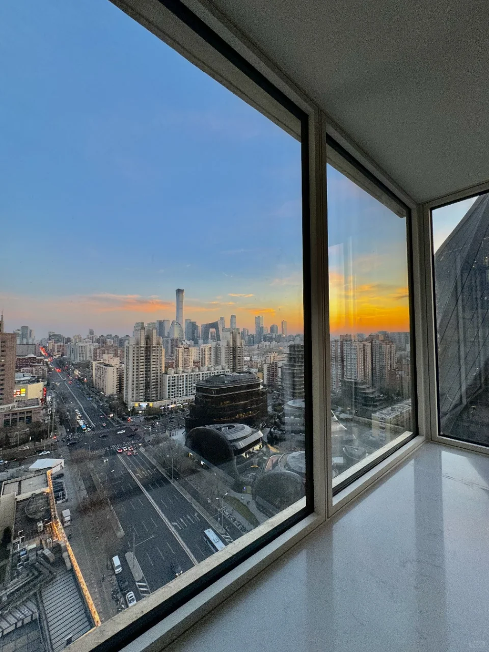 三月份刚装修完，一天还没住就得卖了
