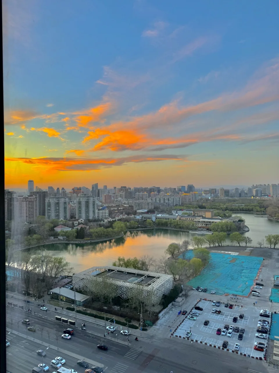 三月份刚装修完，一天还没住就得卖了