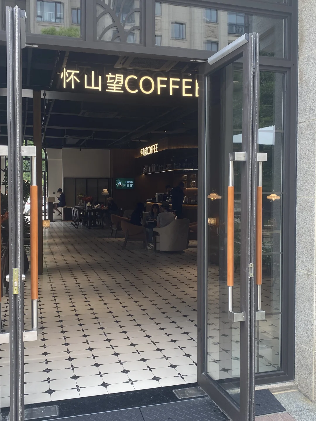 售楼员的压力