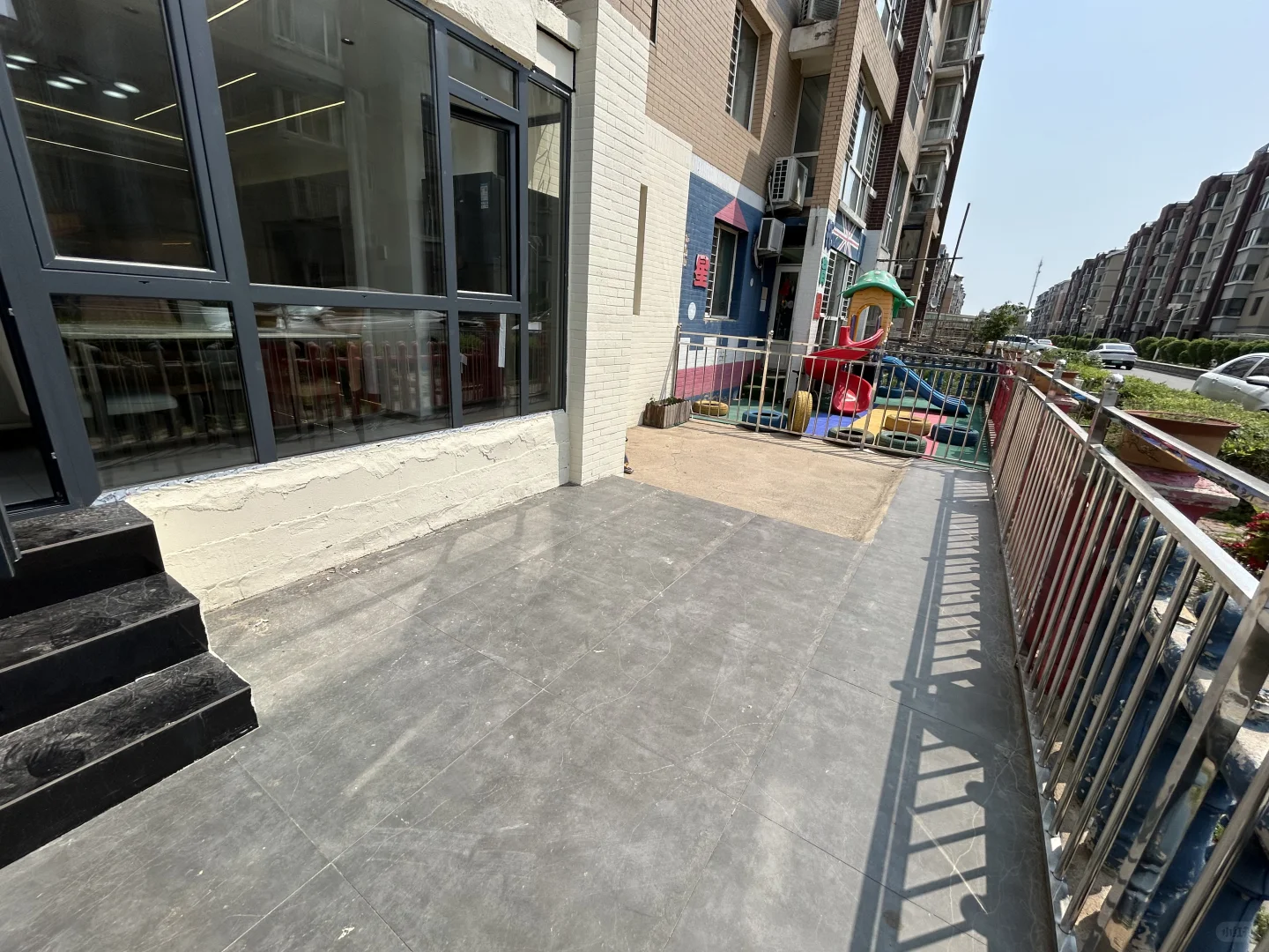 沈阳卖房 于洪广场 90平三室一楼带花园68万