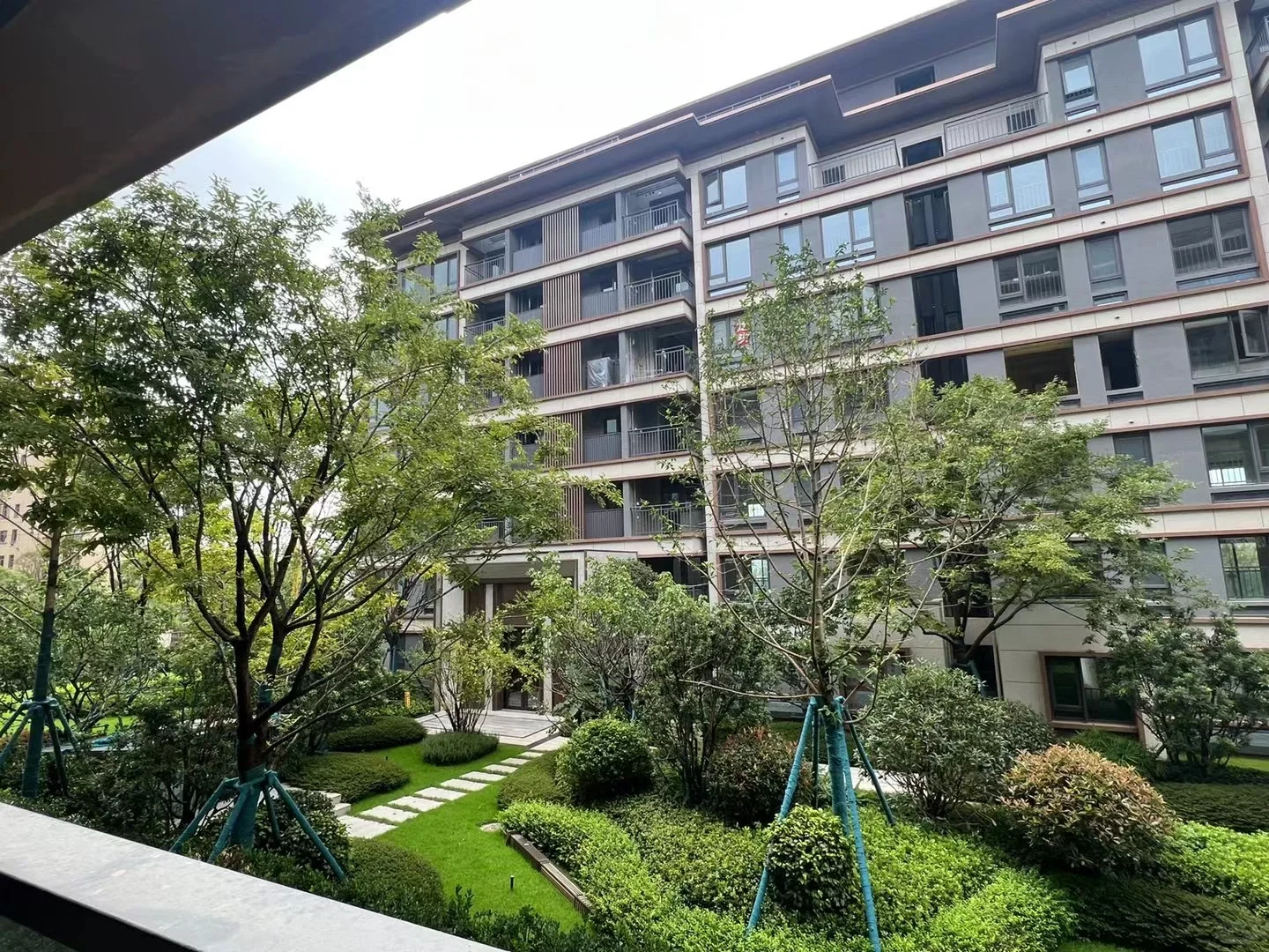 洋房2楼实景视野+采光