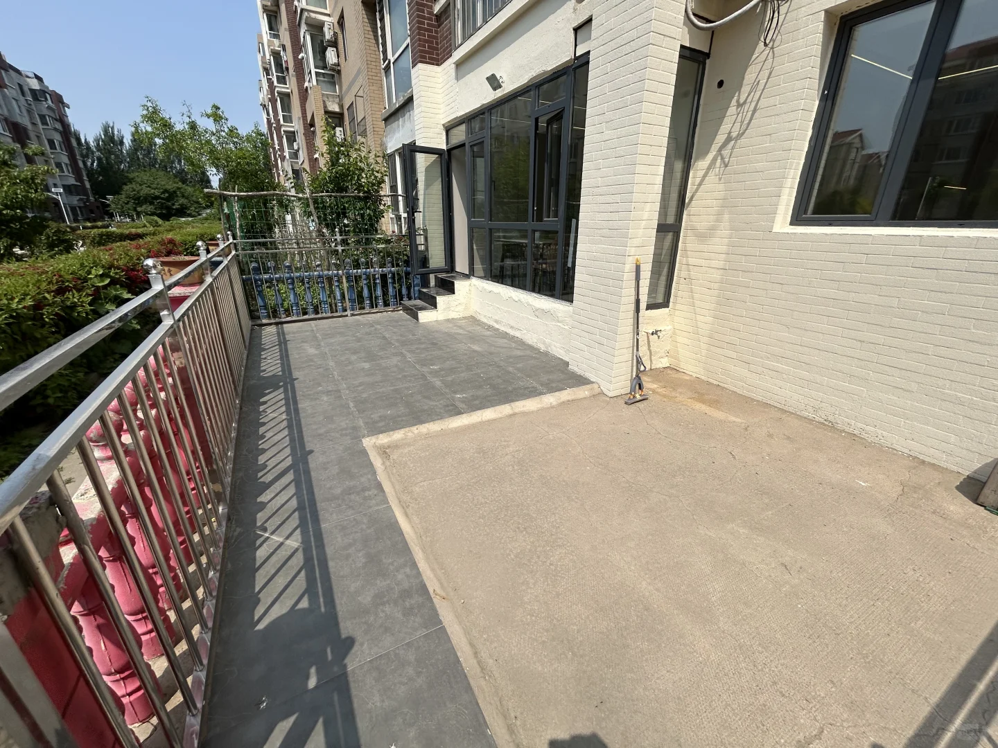 沈阳卖房 于洪广场 90平三室一楼带花园68万