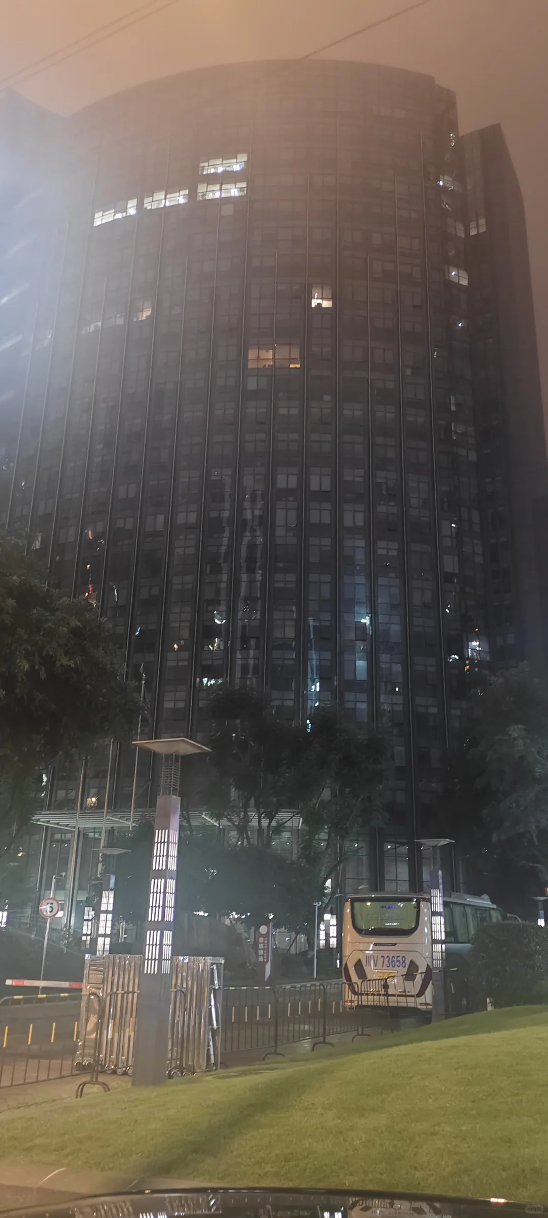 天府二街写字楼第一间招超市便利店