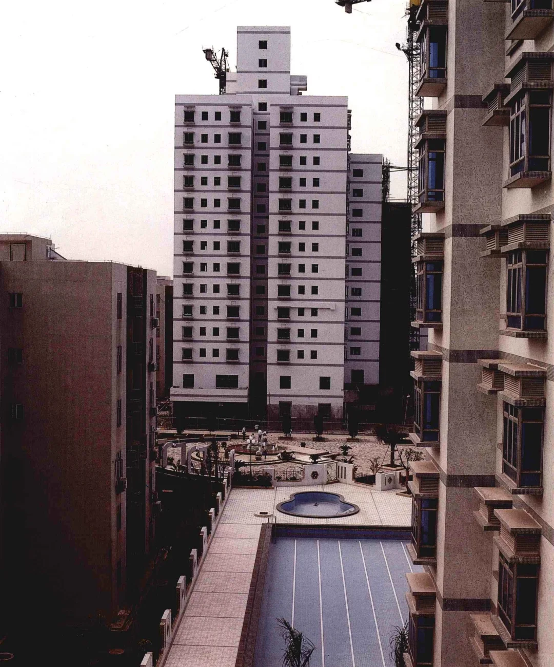 90年代带高空连廊的住宅