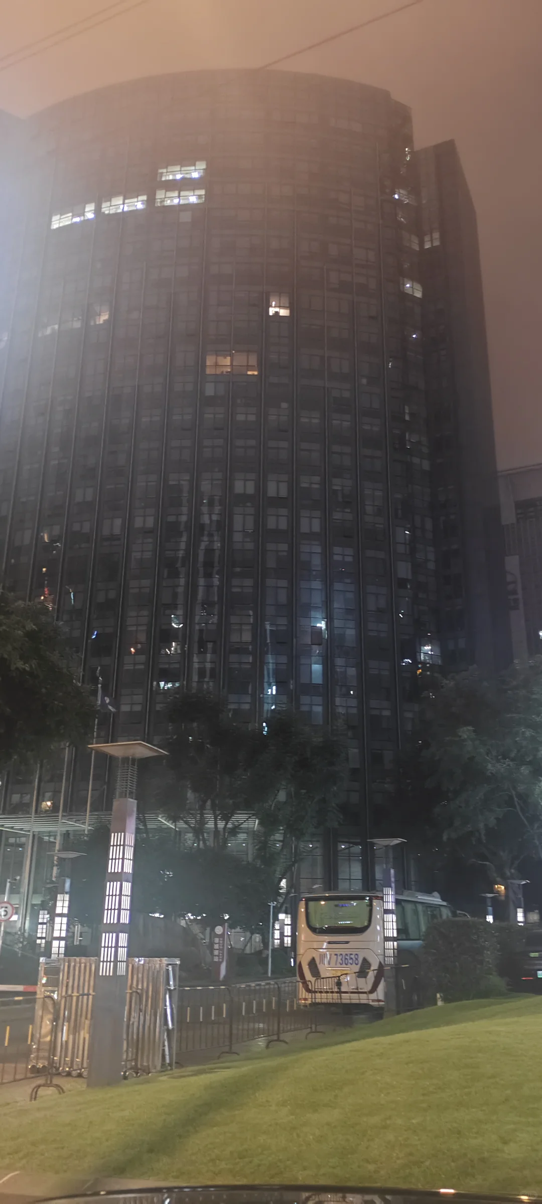 天府二街写字楼第一间招超市便利店