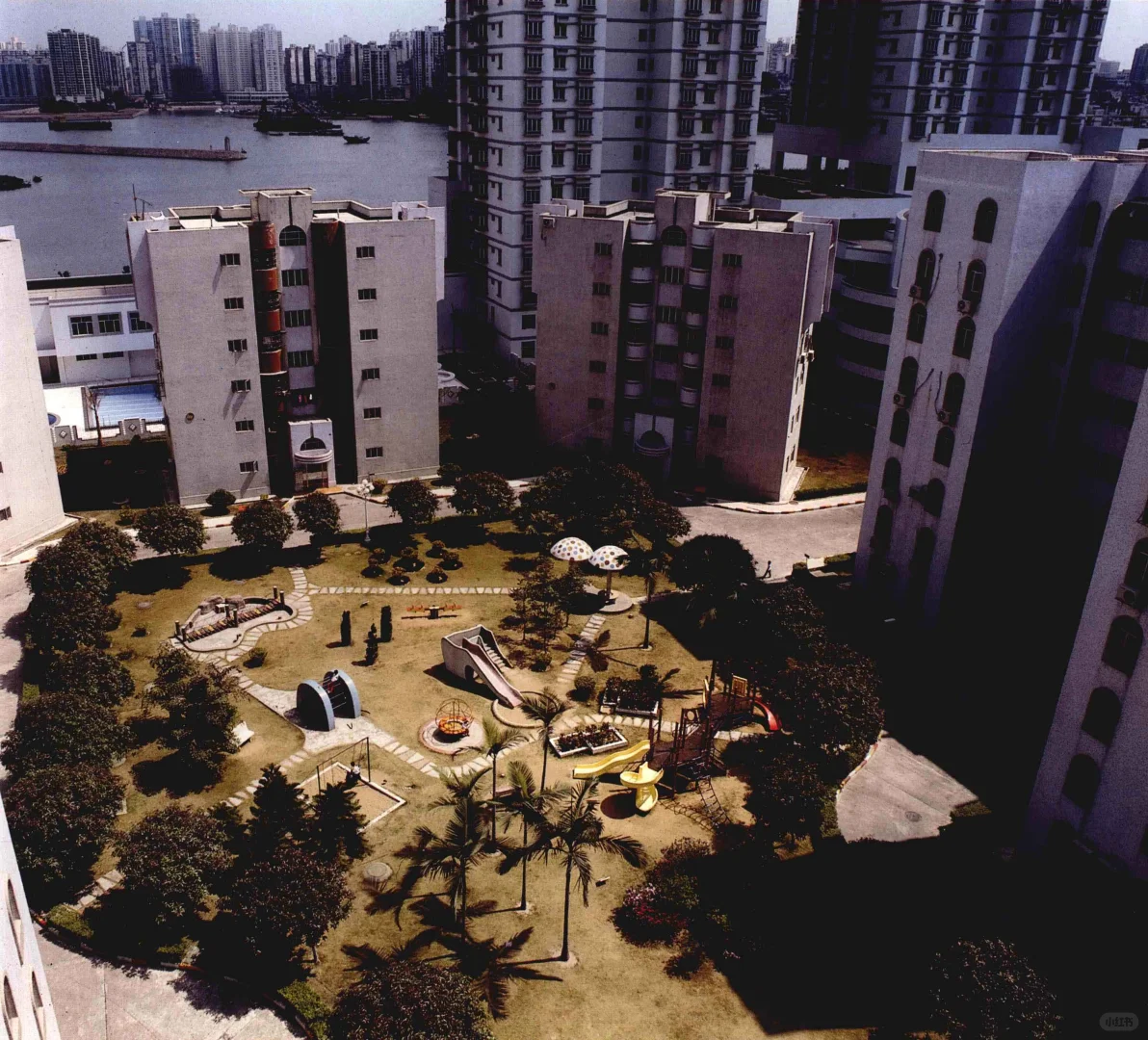 90年代带高空连廊的住宅