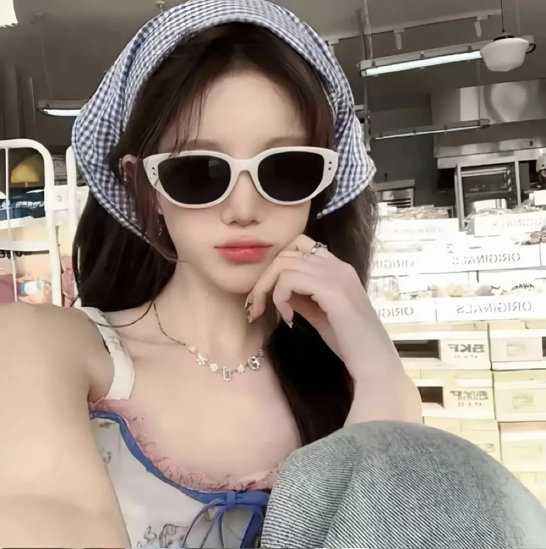 We Chat/很难不爱的女头