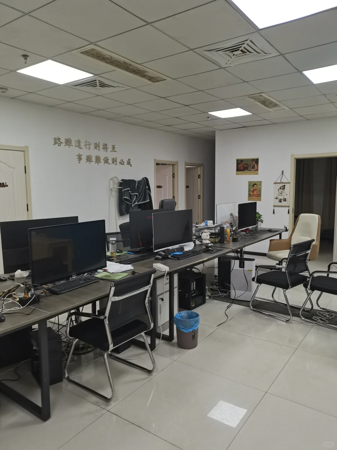早上九点的公司 空无一人