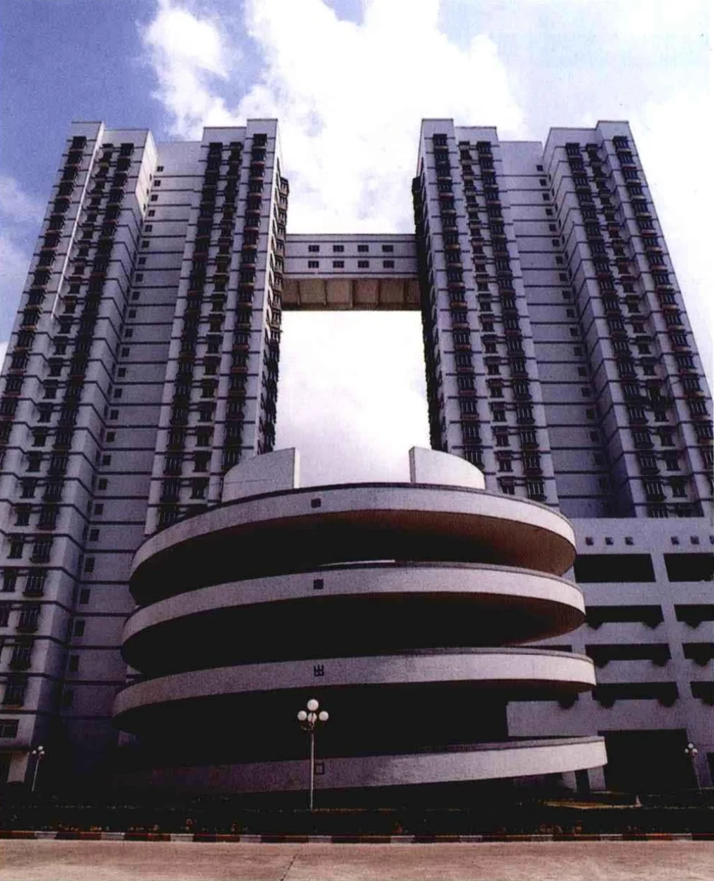 90年代带高空连廊的住宅