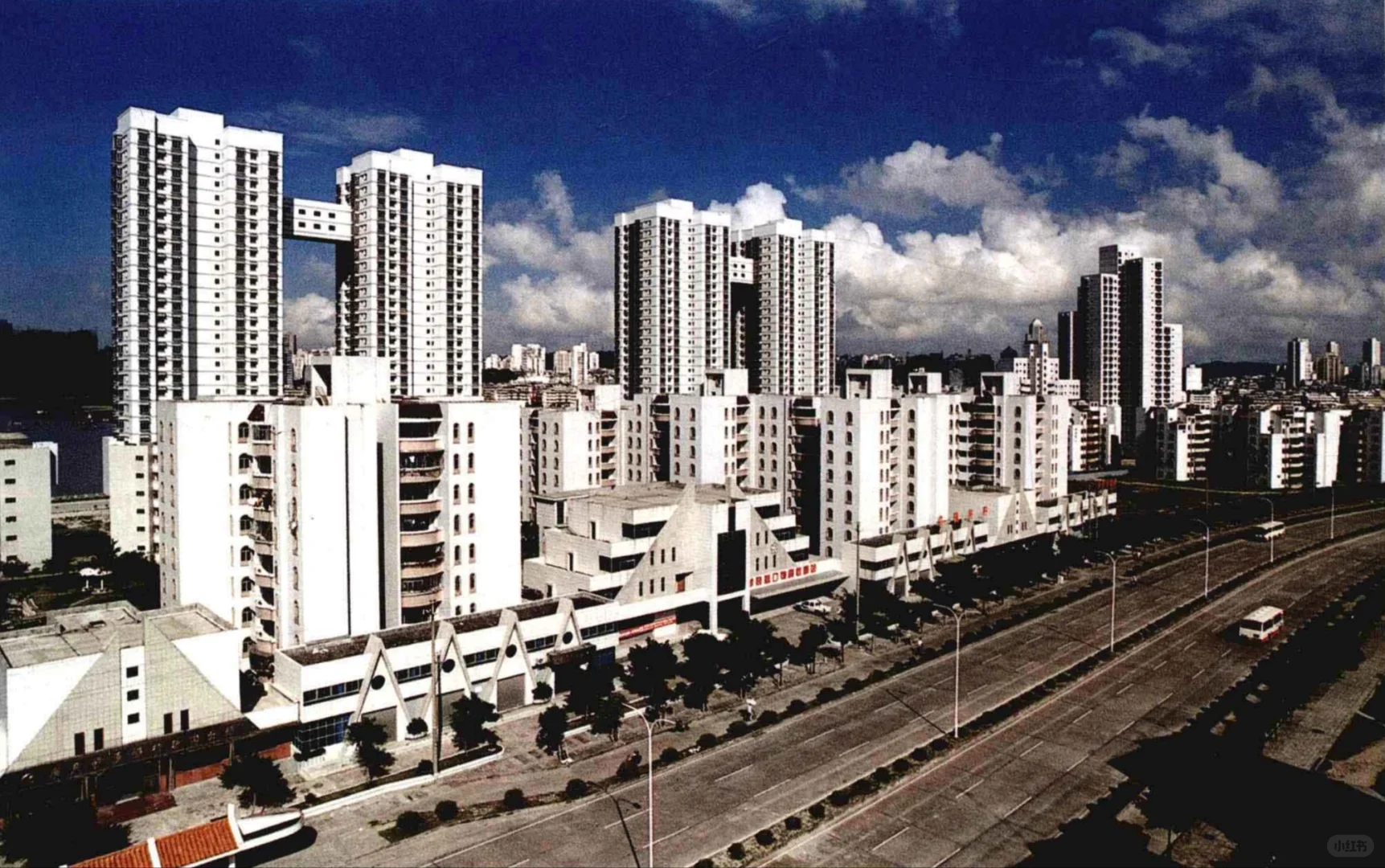 90年代带高空连廊的住宅