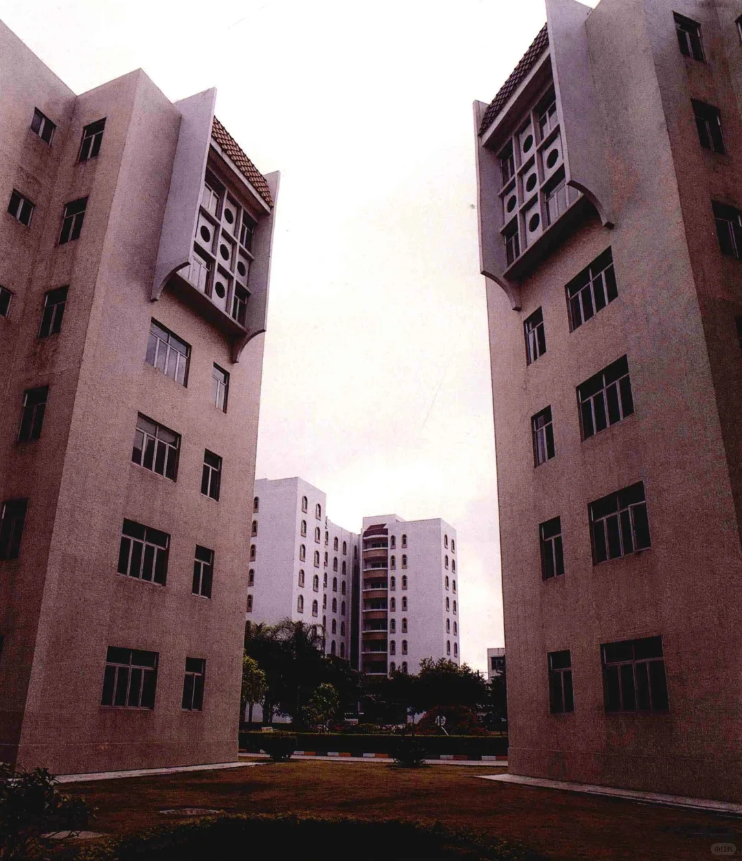 90年代带高空连廊的住宅