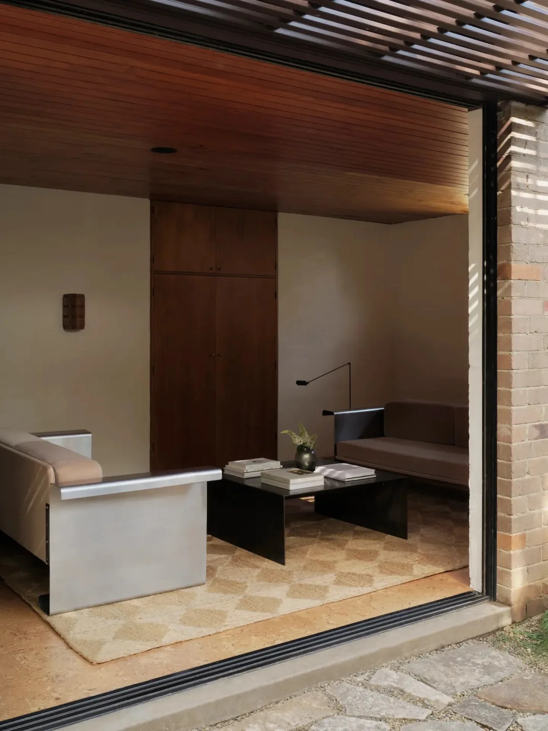 木质住宅｜与丛林共生的极简采光美学