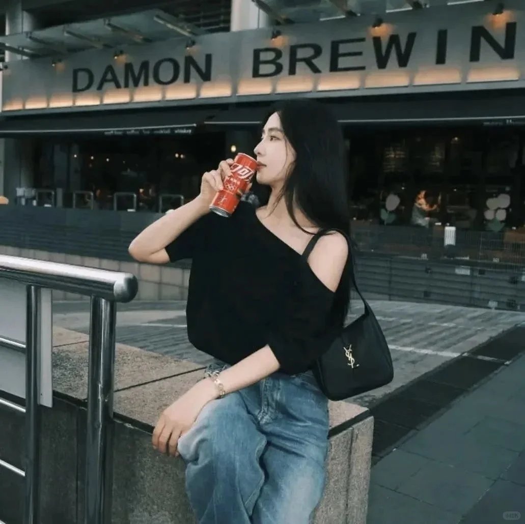We Chat/很难不爱的女头