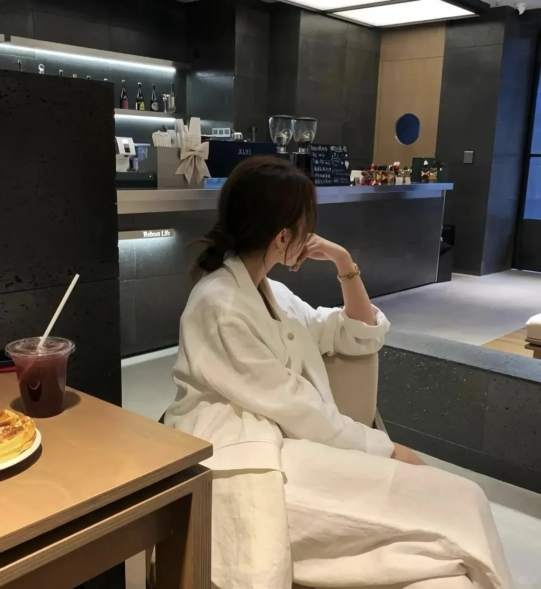 We Chat/很难不爱的女头