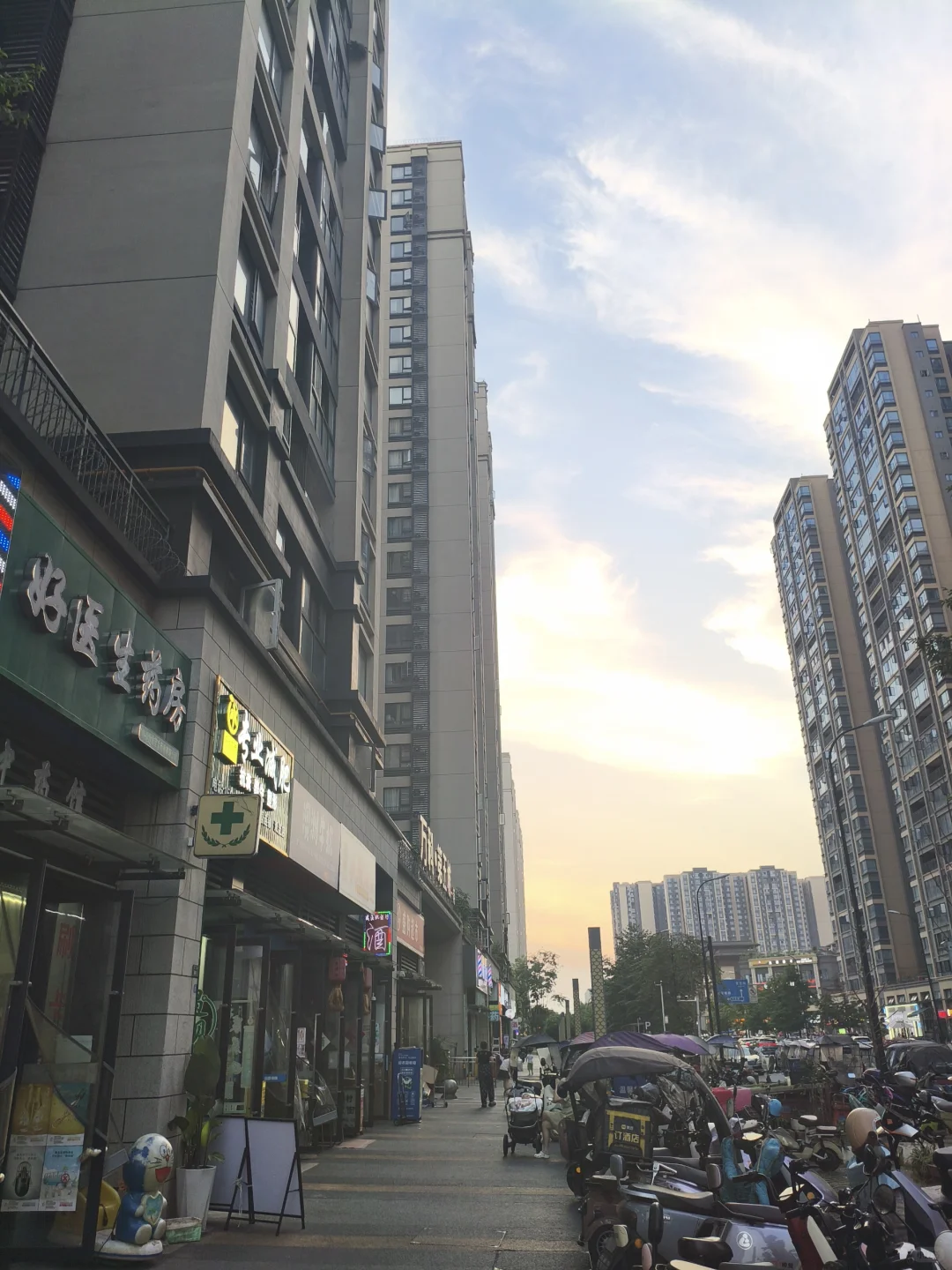双流3万人别墅小区大门旺铺,60平4500月租