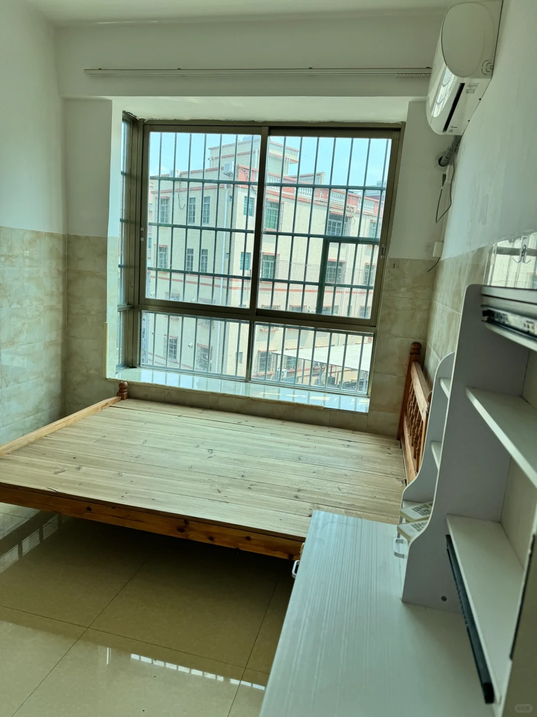月租1K的两房一厅城中村🏠无家店但光线封神