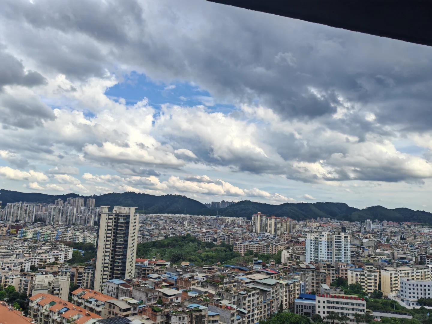 五象地铁口江景房