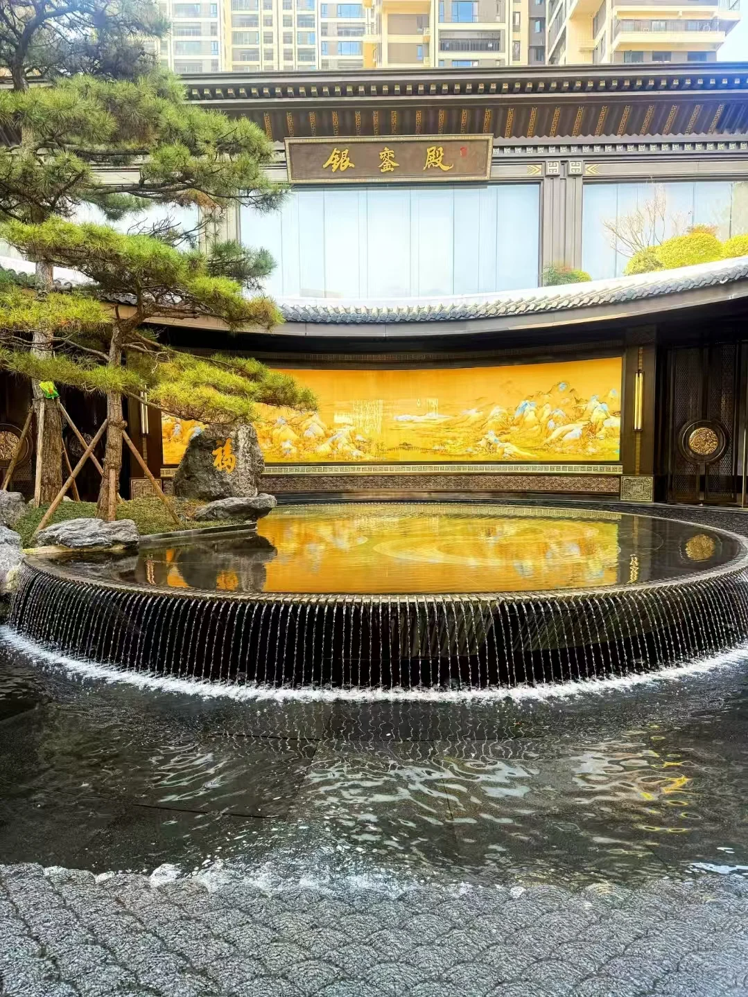 观山湖区现房，出一套四房两厅125万