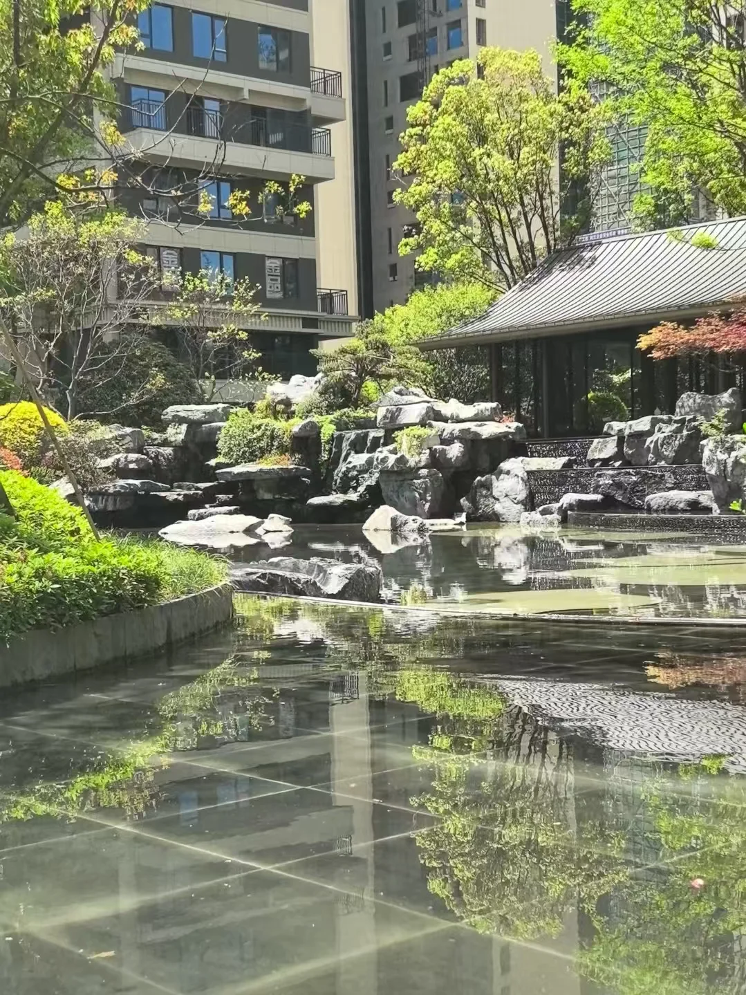 观山湖区现房，出一套四房两厅125万