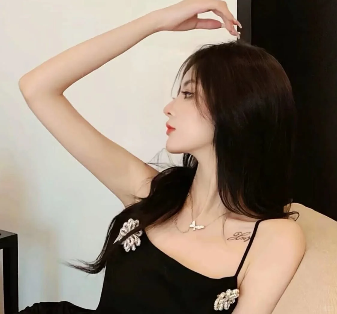 𝙒𝙚𝙘𝙝𝙖𝙩高级酷拽御姐女头