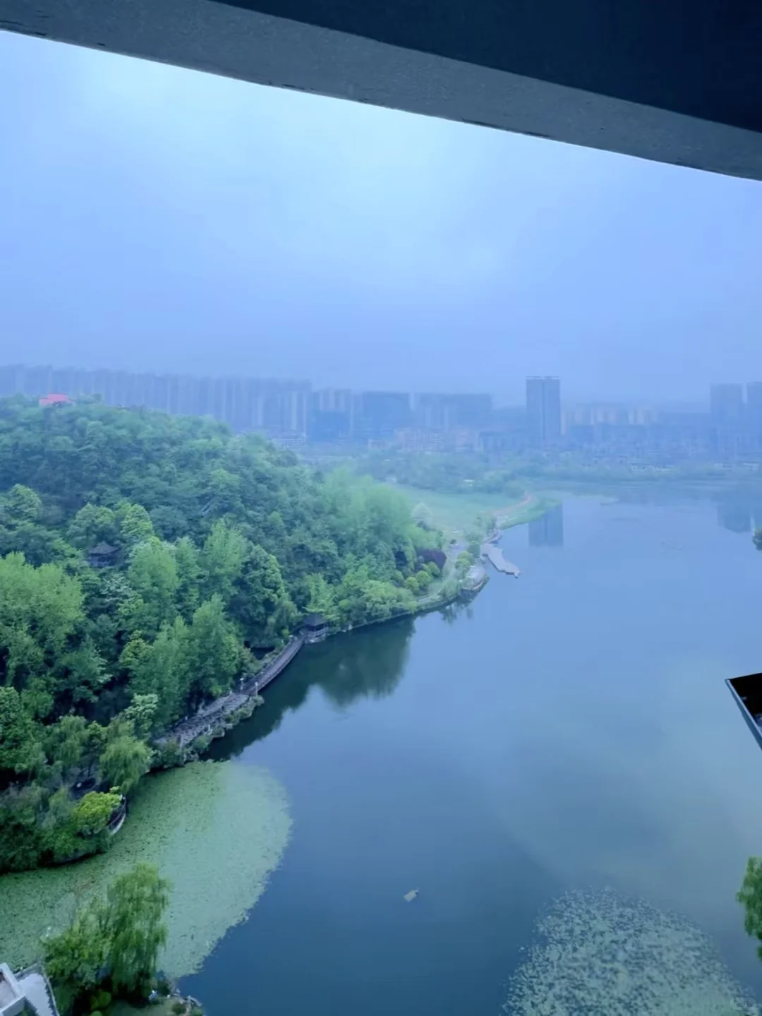 个人原因不在贵阳了！出售一套湖景房160万