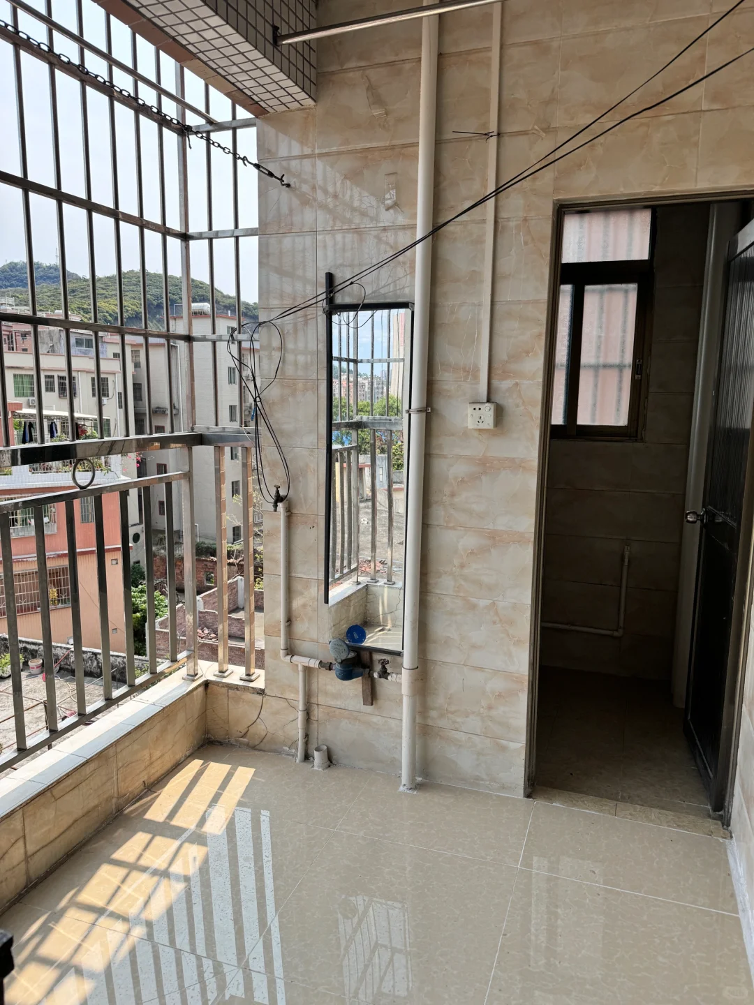 月租1K的两房一厅城中村🏠无家店但光线封神