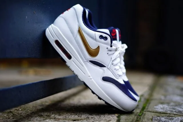 求购Nike Air Max 1 ，如图款“41码”