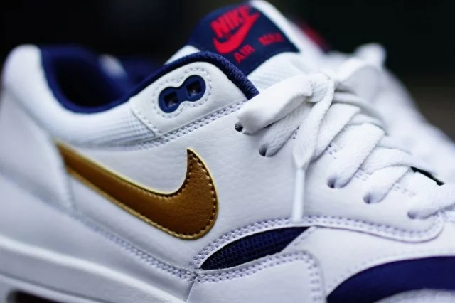 求购Nike Air Max 1 ，如图款“41码”