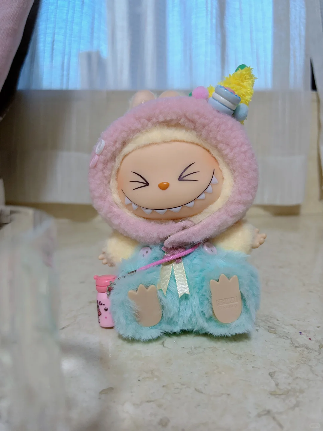 沉迷在自己美貌里不能自拔的甜女士～