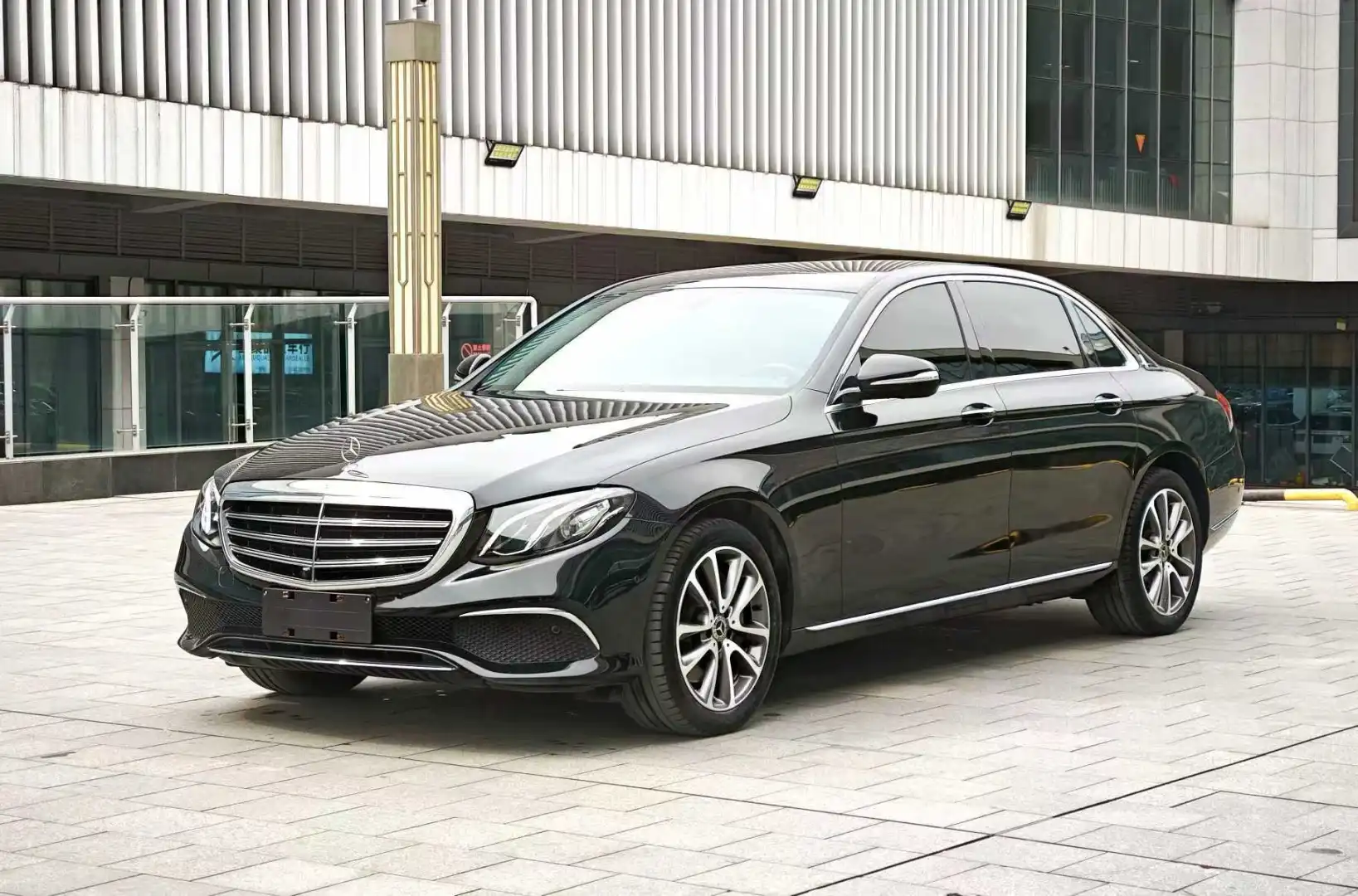 四川成都 求购一台奔驰E300L