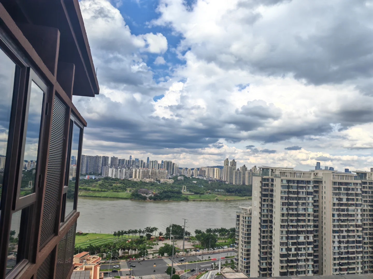 五象地铁口江景房