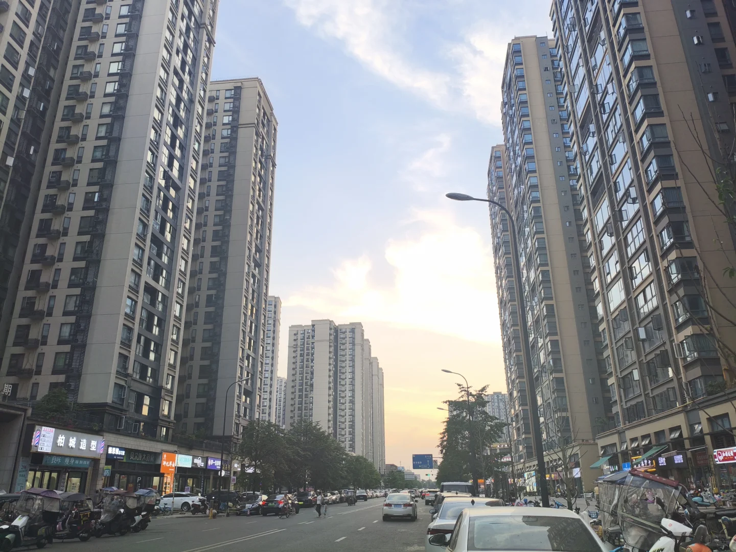 双流3万人别墅小区大门旺铺,60平4500月租