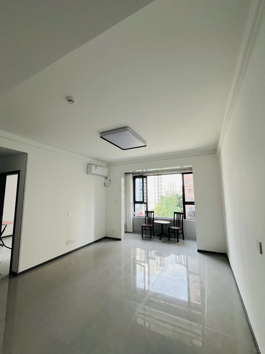 西安西等驾坡小区：两室一厅，新房出租