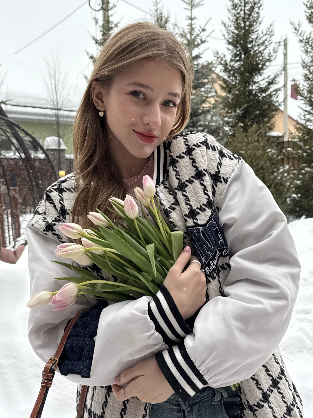 I like tulips and take a lot pic 😆