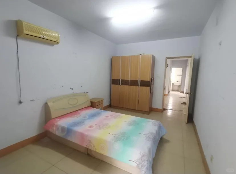 一万块钱租的房子一天没住过（已转租）