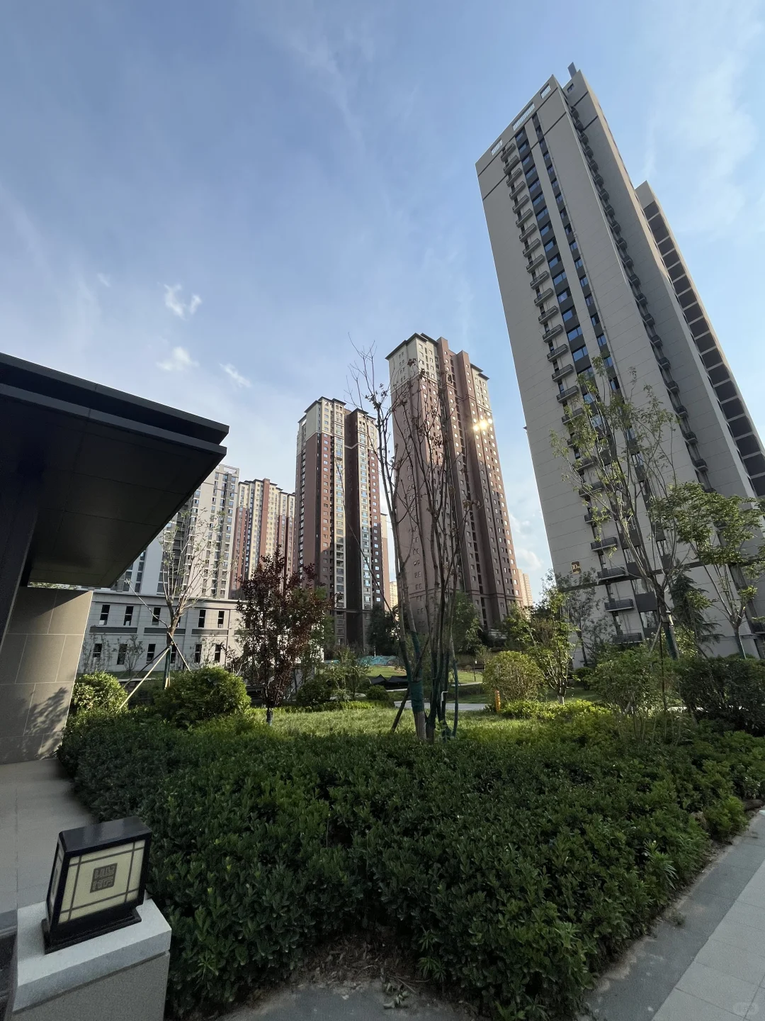 西安西等驾坡小区：两室一厅，新房出租