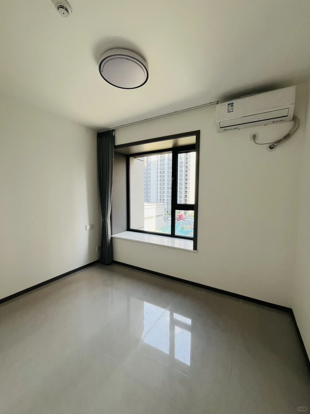 西安西等驾坡小区：两室一厅，新房出租