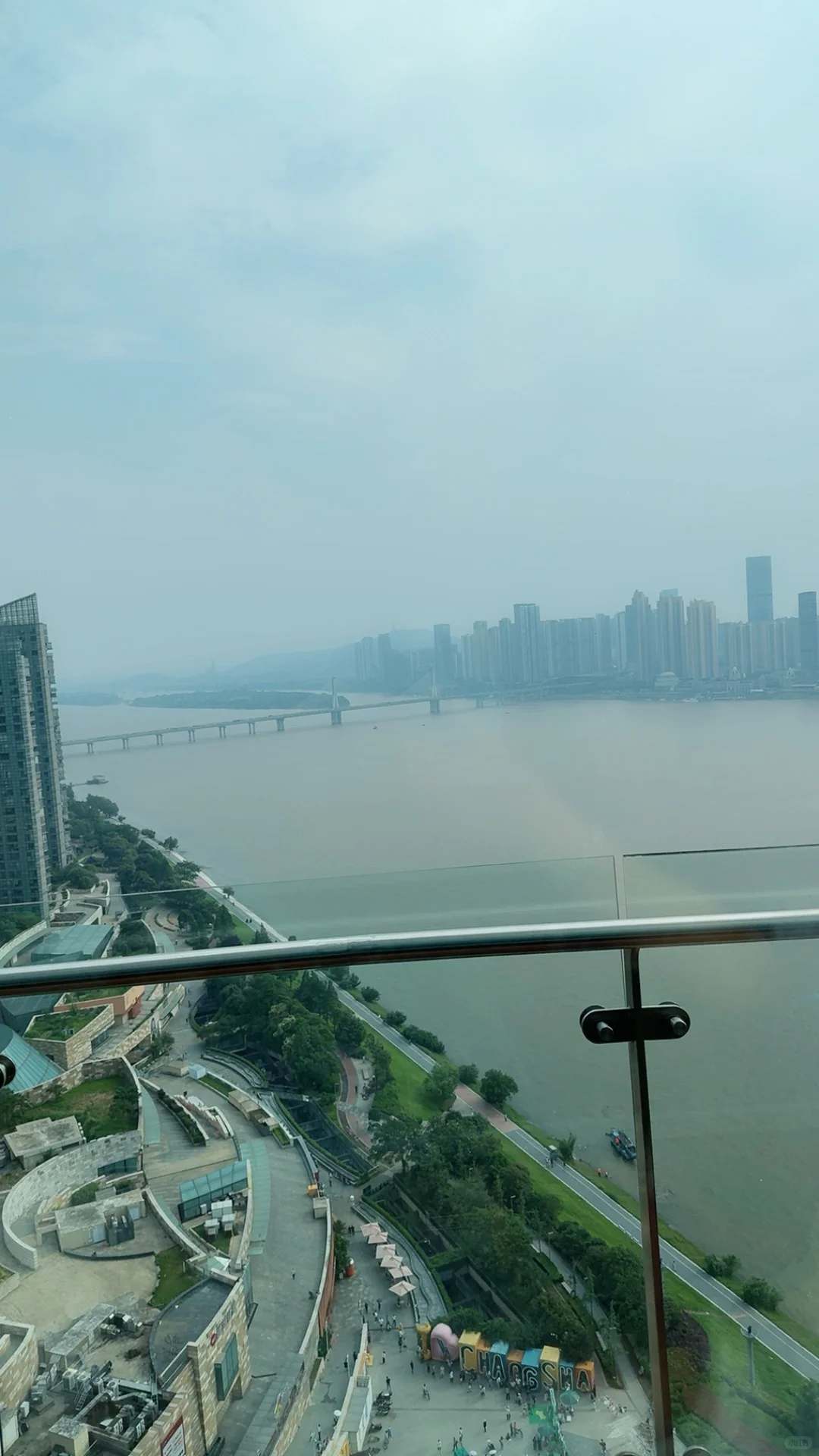 交易员门的红酒晚会