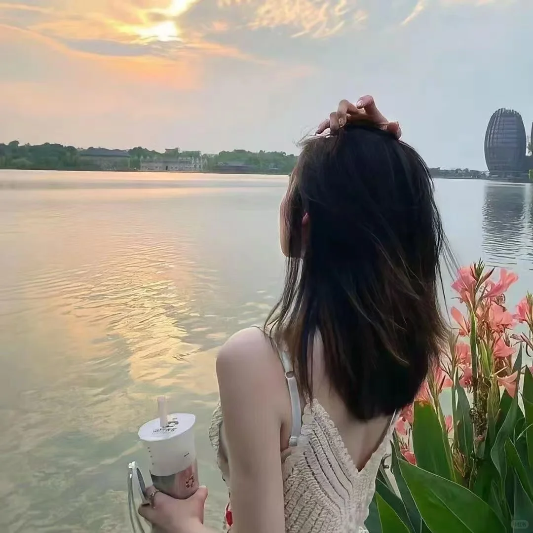 这一秒，像是整个夏天的存在🌊女头