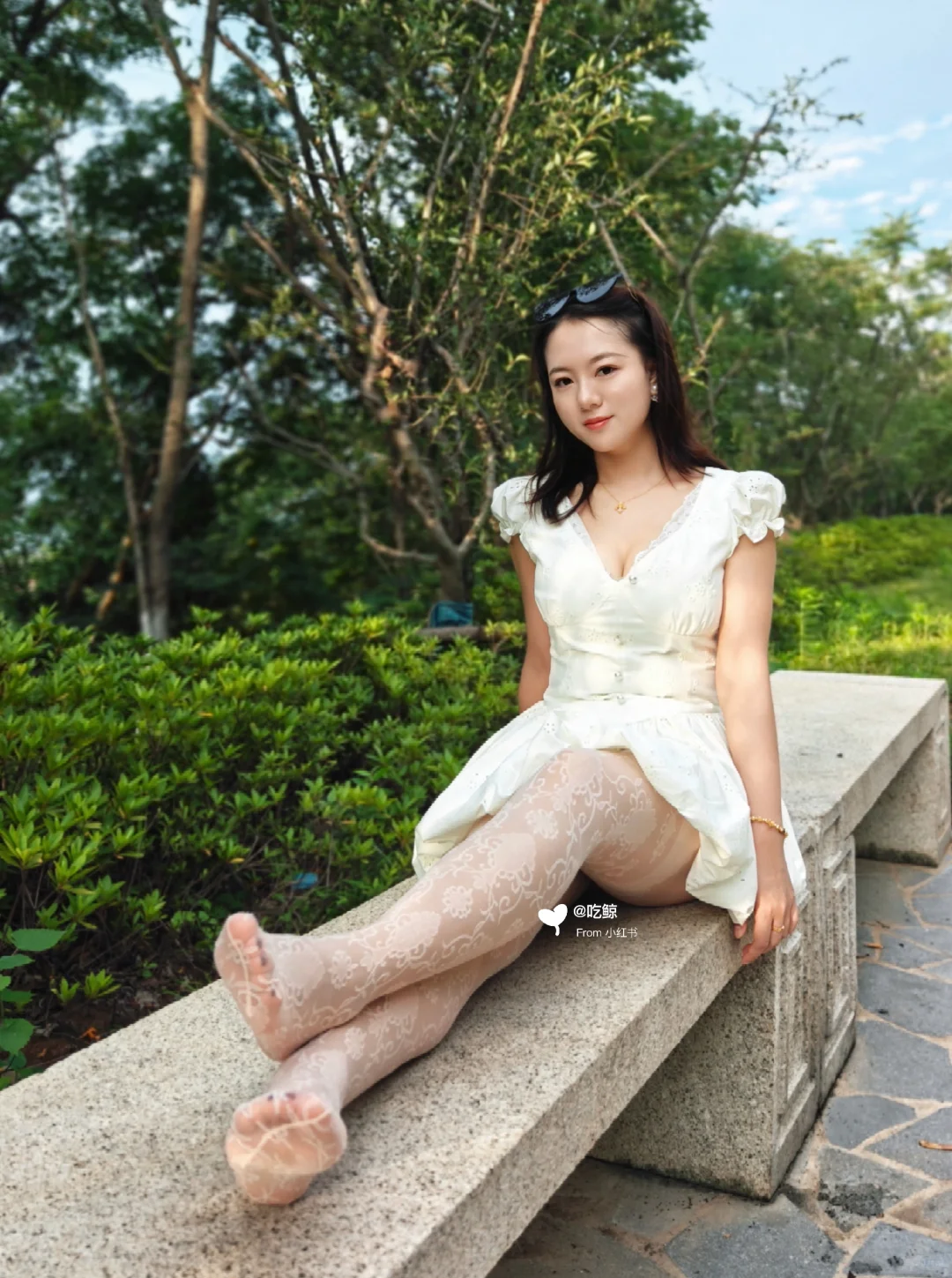 白裙白丝的万种风情