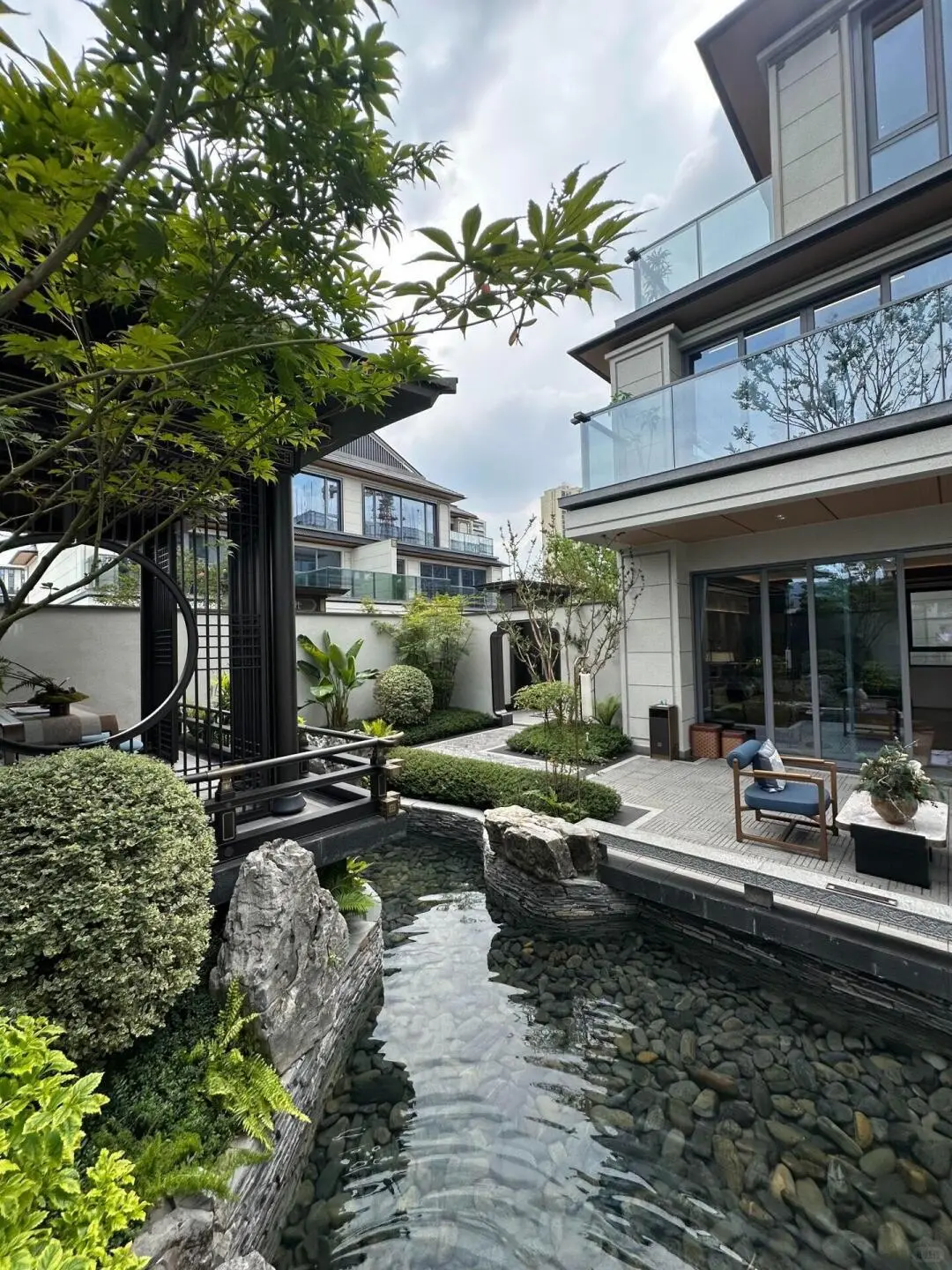 贱卖，原1100万，现400万，不议