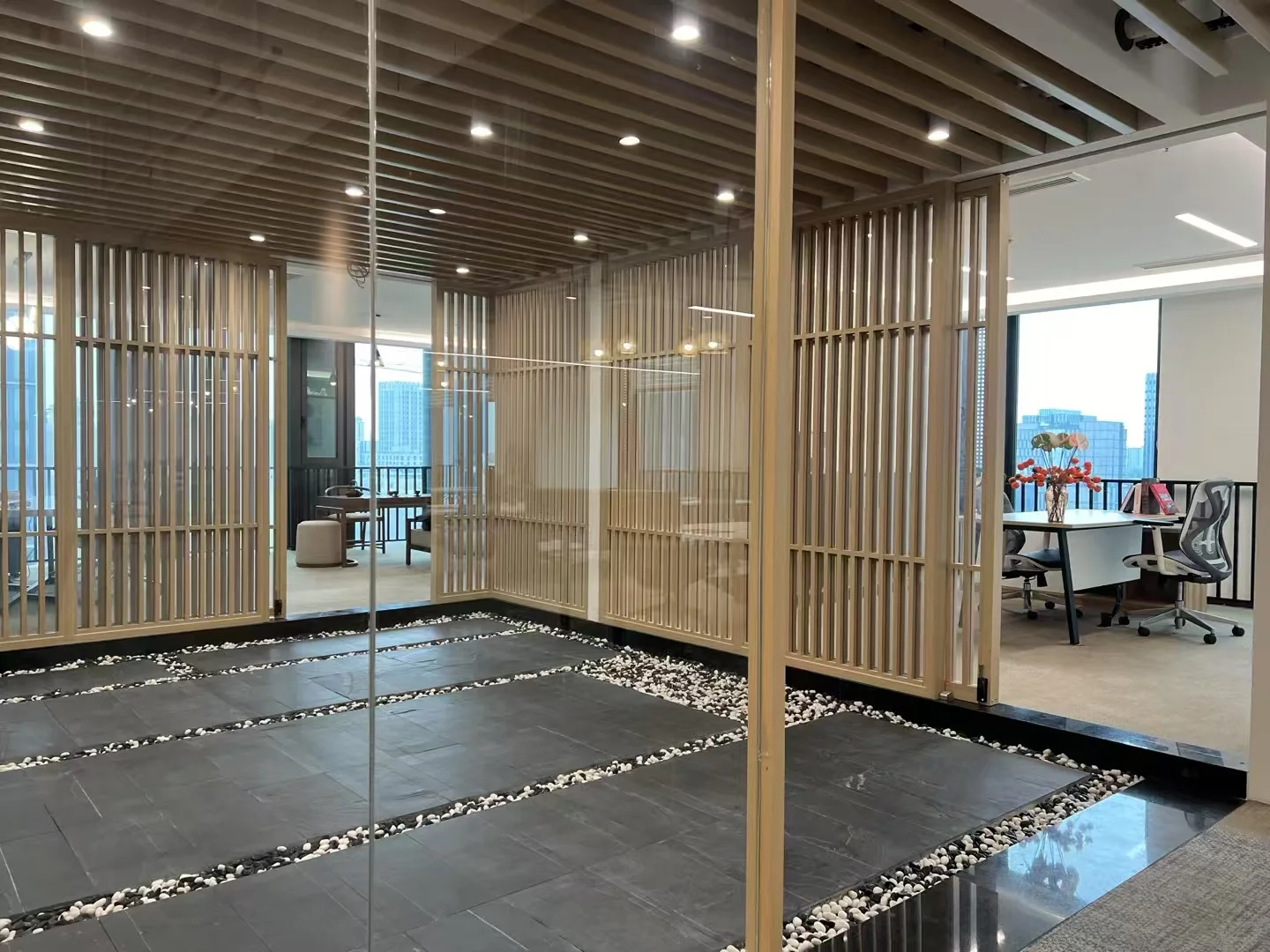 一套很有氛围感的办公室🏠