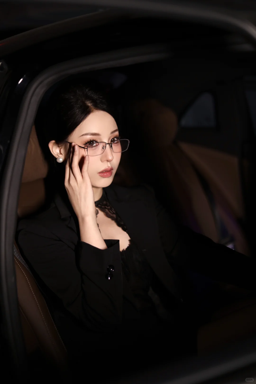 车内拍照万能姿势｜御姐