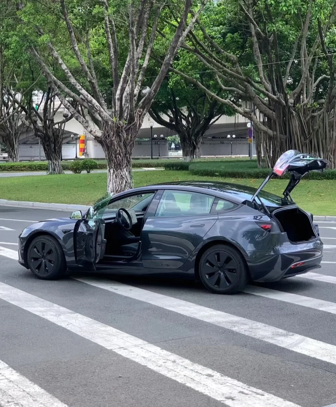 个人求购一台特斯拉model3！！合适随时买
