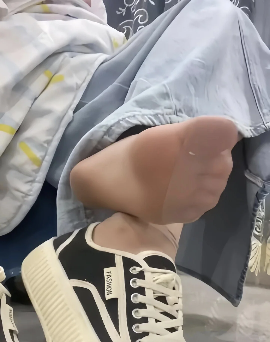 这双鞋真的会发光！闪爆了！
