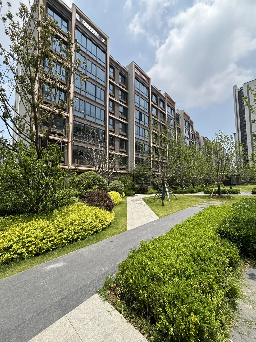 准备出国了，忍痛卖掉园区去年原315，现220