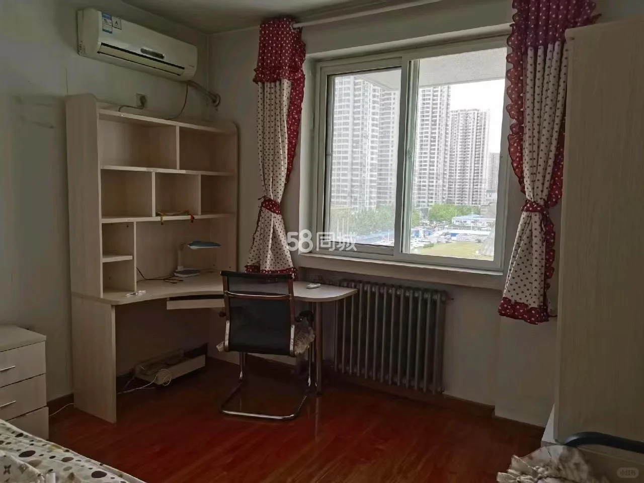 自己家房子往外出租，有需要的可以联系我~